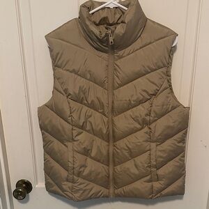 Quilted Puffer Vest in Taupe